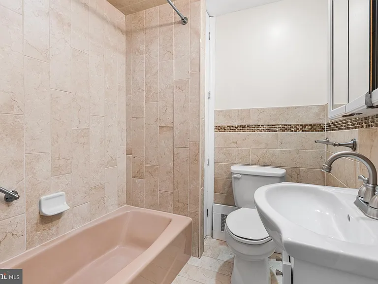 1725 S Iseminger St — Photo 24