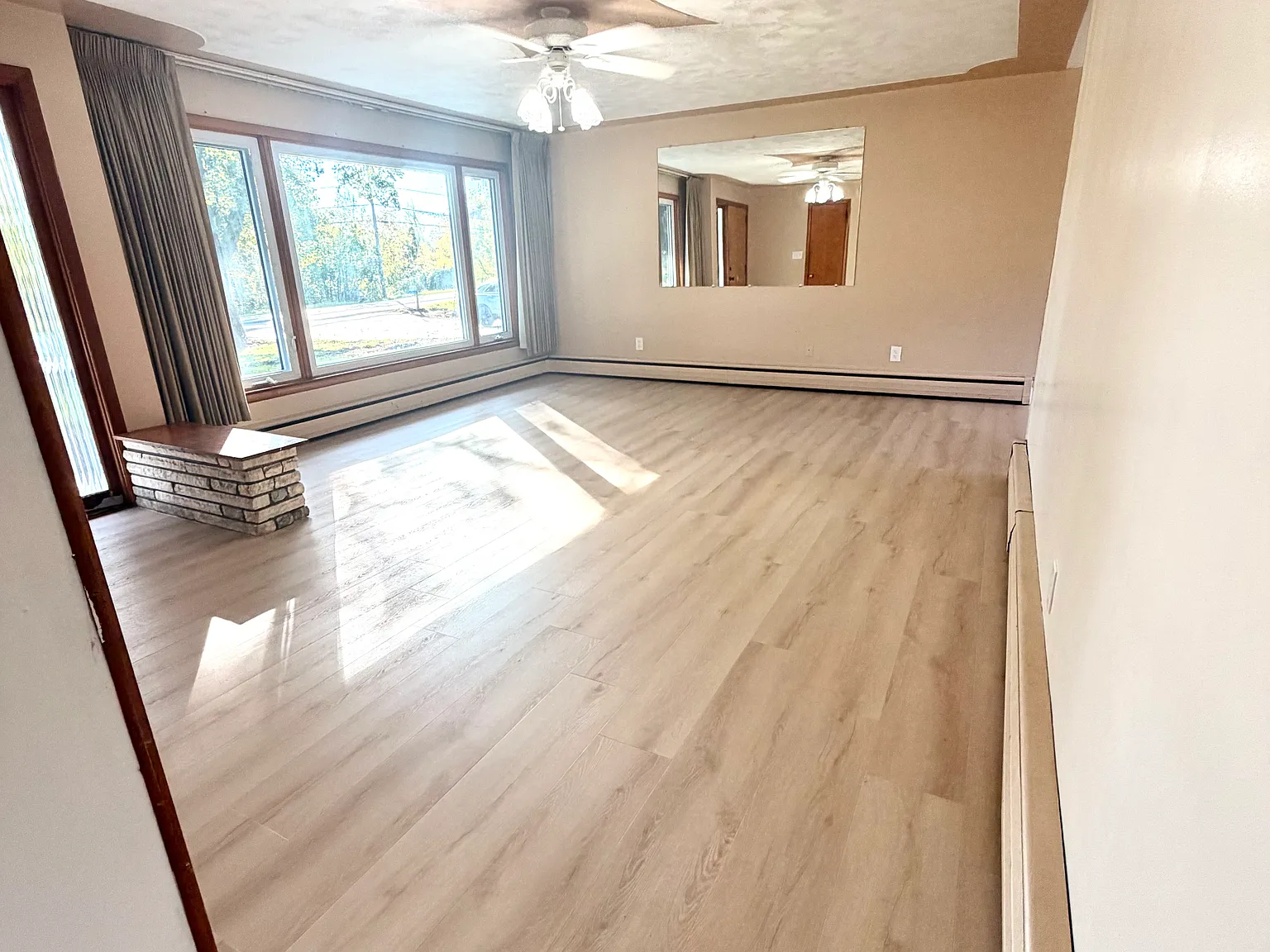 4 bed, 1828 sqft, $3,500 — Photo 2