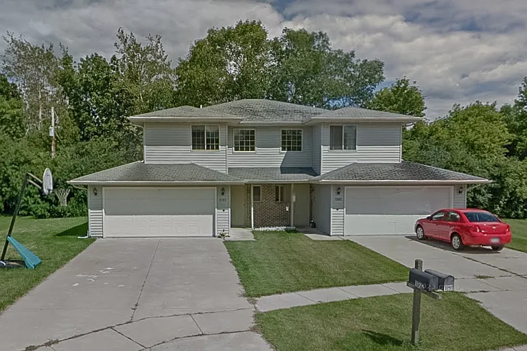 1104 Heritage Ct — Photo 1