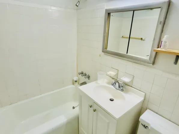 89-15 Parsons Boulevard image 2 of 5