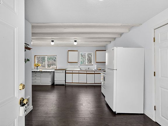 3rd image of 72 Brunning Rd
