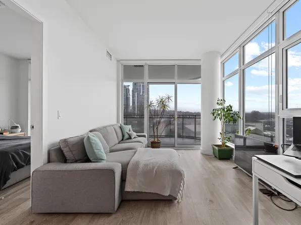 5333 Goring St #703, Burnaby, BC V5B 0B6