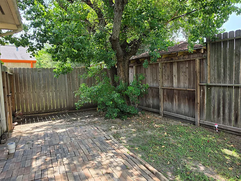 7002 Plaza Del Sol Dr #D — Photo 16