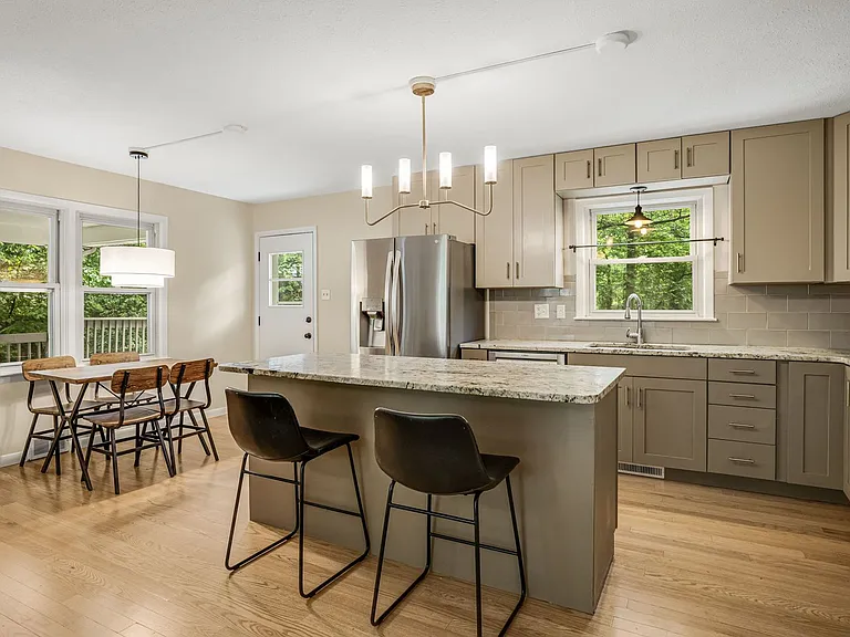 440 Royal Pines Dr — Photo 18