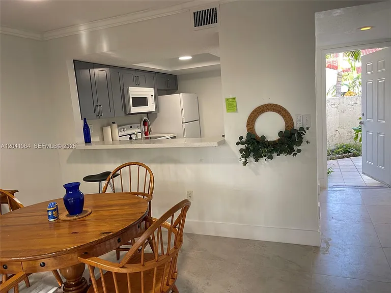 2513 San Remo Cir #2513 — Photo 11