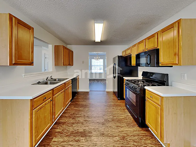 227 Penny Ln — Photo 3