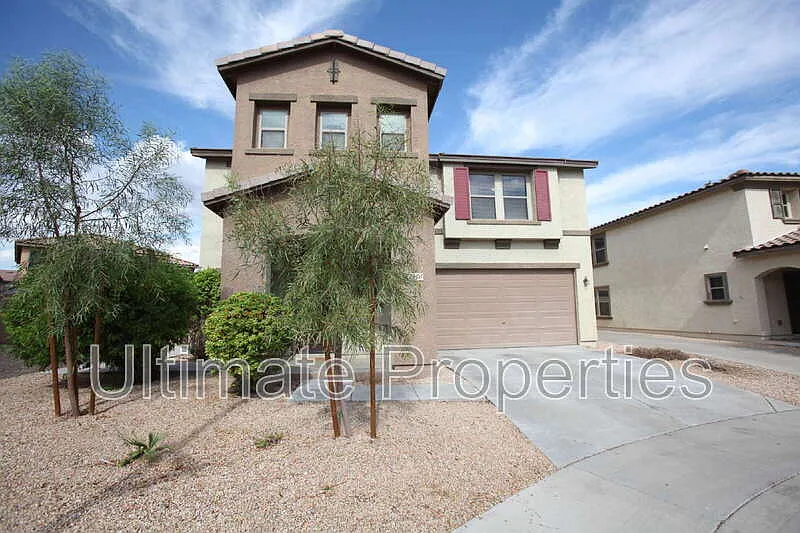 4 bed, 2.5 bath, 2205 sqft, $2,095 — Photo 2