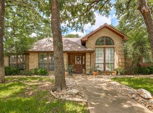 2017 Paddockview Dr, Arlington, TX 76017