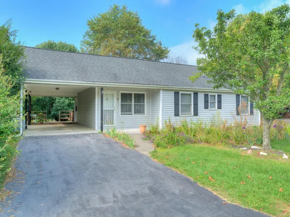 221 Trinkle Ave, Dublin, VA 24084