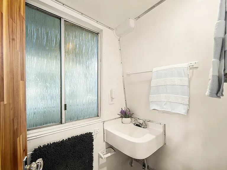 11 E Allison St #6 — Photo 6