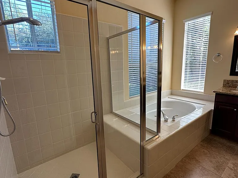 768 Quincy Ave — Photo 32