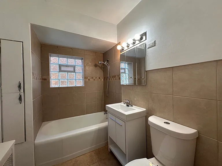 10226 S Rhodes Ave #2 — Photo 10