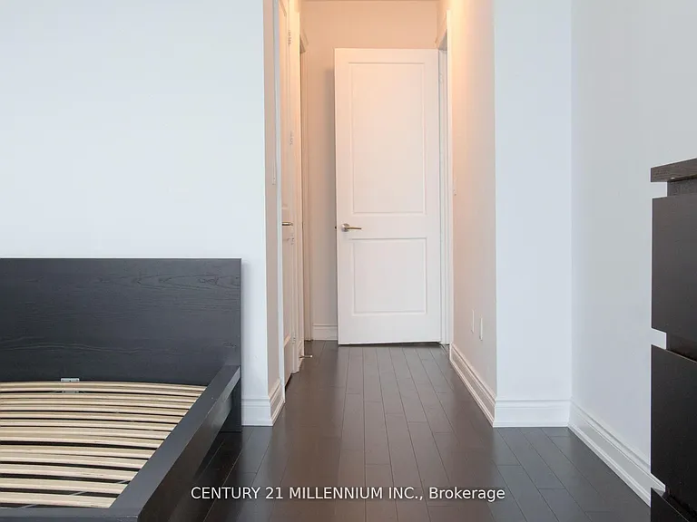 388 Yonge St #7002 — Photo 14