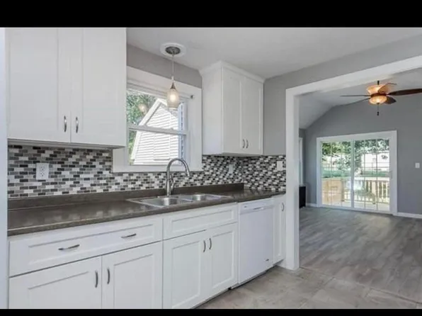 37 Granger St, Springfield, MA 01119