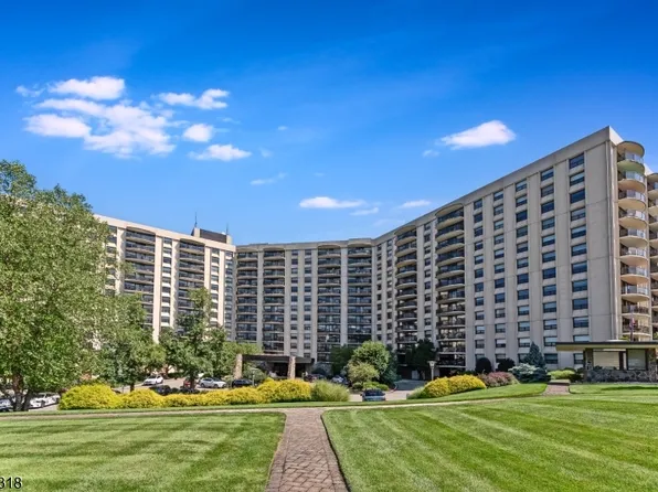 2 Claridge Dr BLDG 2 #1NE, Verona Twp., NJ 07044