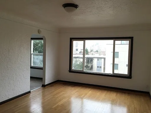 924 16th Ave — Photo 5