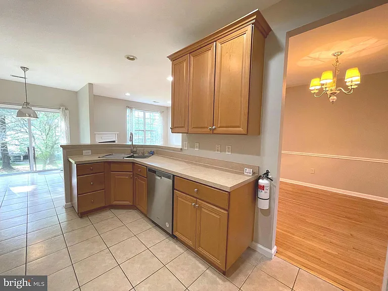 36 Hoover Ave — Photo 9