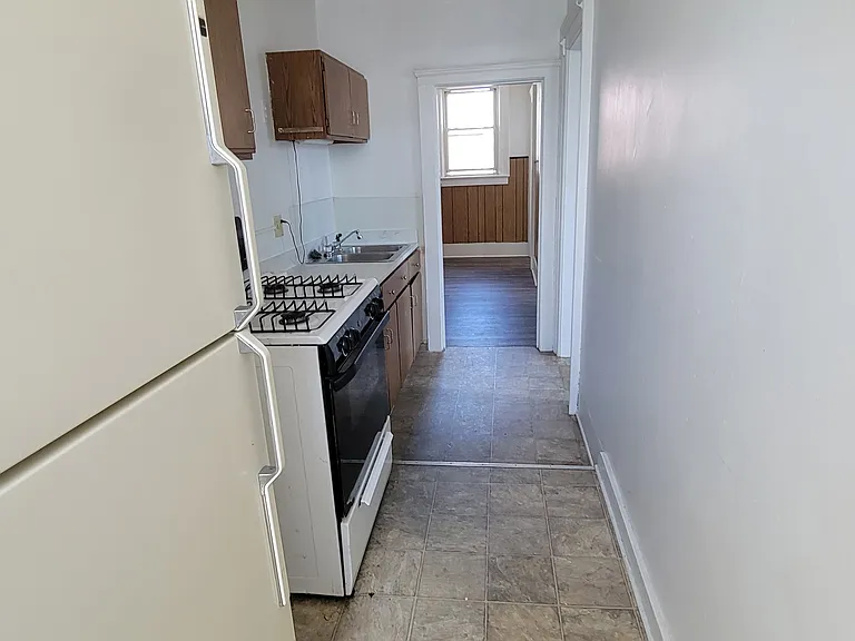 324 W 9th St — Photo 6