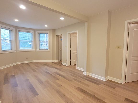 5th image of 2921 N Albany Ave #G