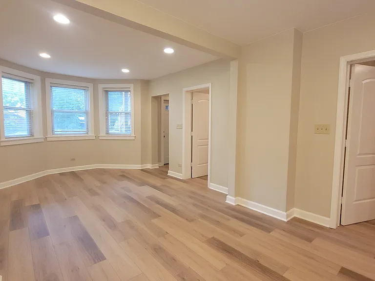 2921 N Albany Ave #G — Photo 5