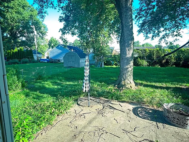 2100 Sunset Dr — Photo 2
