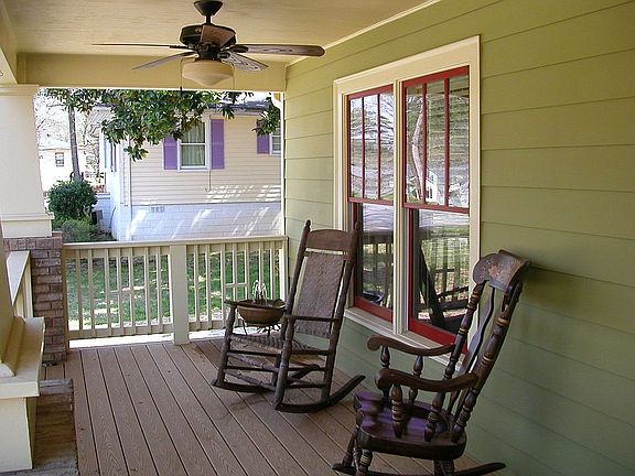 3rd image of 982 McLinden Ave SE