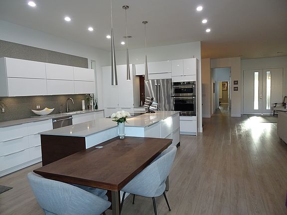 3rd image of 708 Canyon Brook Pl