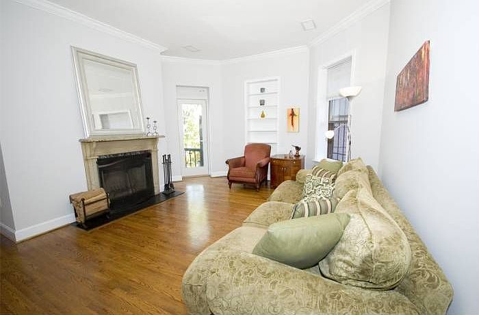 Living room w/ fireplace