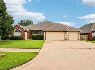 300 Ridge Lake Blvd, Norman, OK 73071