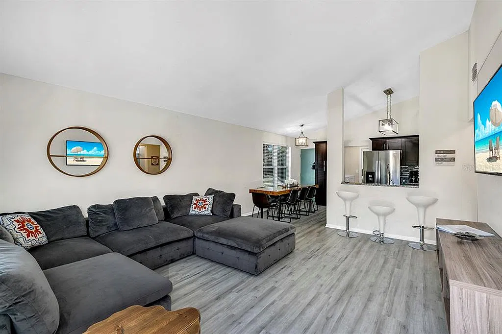 3 bed, 2.0 bath, 1257 sqft, $2,400 — Photo 3