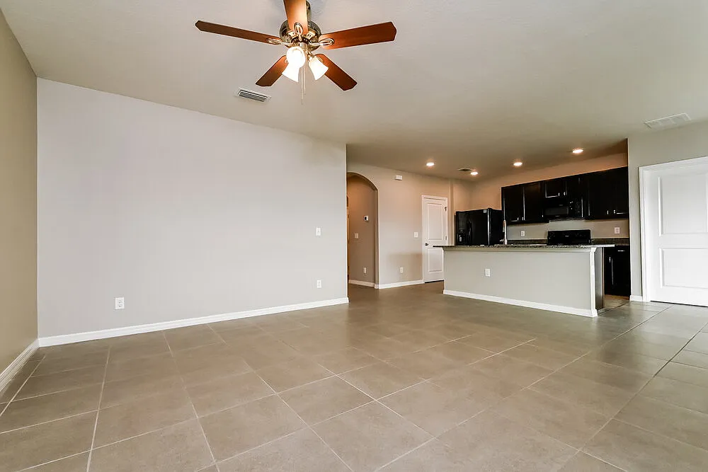 3 bed, 2.0 bath, 1651 sqft, $2,260 — Photo 4