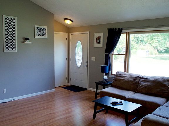 2nd image of 2223 Vivian Ave