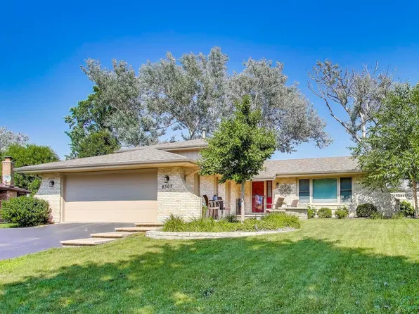 8307 Chelsea Ln, Woodridge, IL 60517