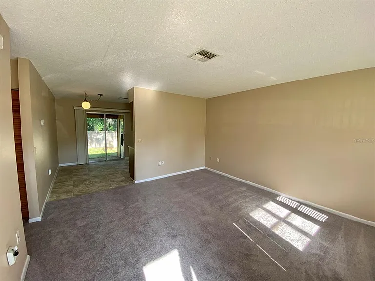 20004 Suncrest Dr — Photo 2