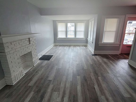 3rd image of 951 Five Oaks Ave
