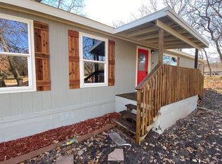 370 Briar Oaks Ln, Azle, TX 76020