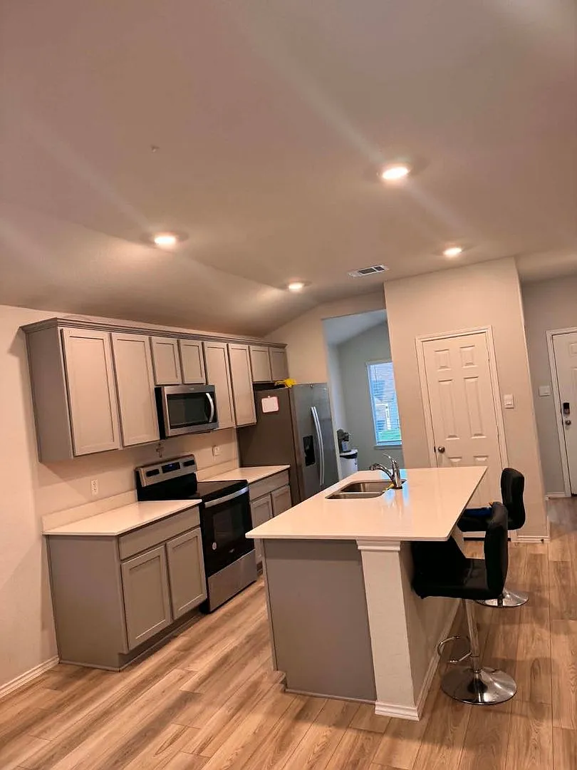 Highly Sought after Yowell Ranch Home — Photo 4