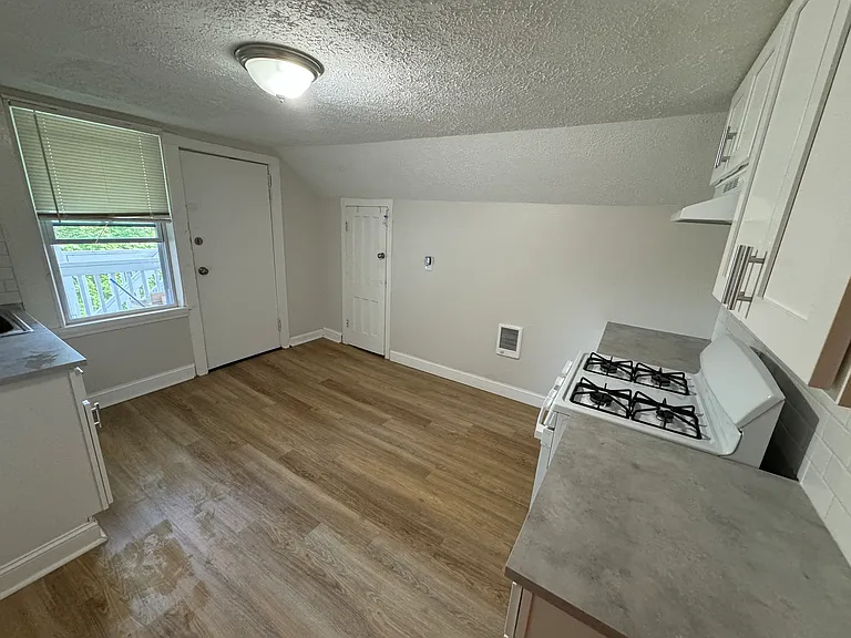 81 Sexton St — Photo 2