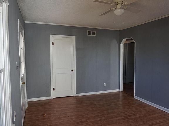 3rd image of 633 N Franklin Ave