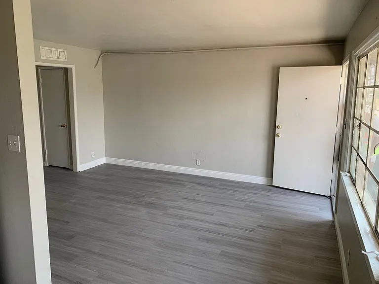 230 W Boston Ave #7 — Photo 3