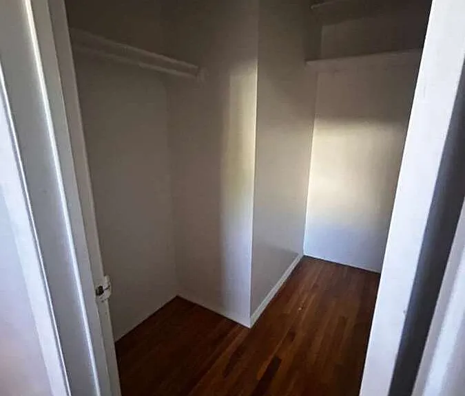 18 N Broadway — Photo 1
