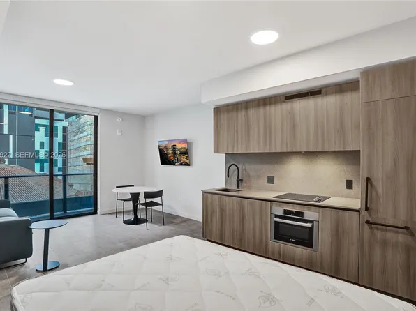 121 NE 5th St #807, Miami, FL 33132