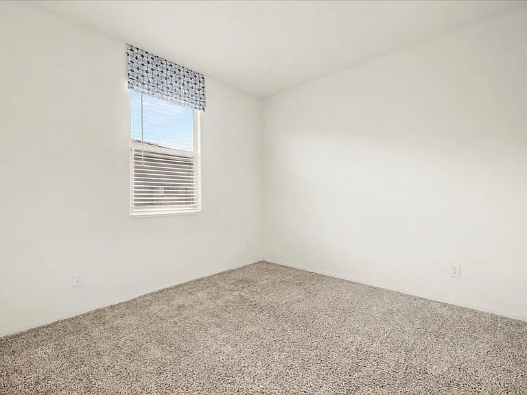 10315 W Robertson St — Photo 6