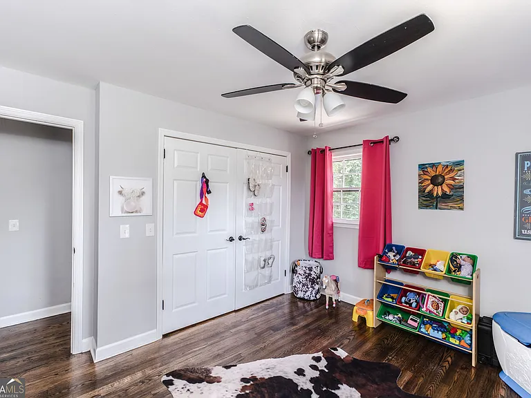 302 E Valley Rd NE — Photo 24