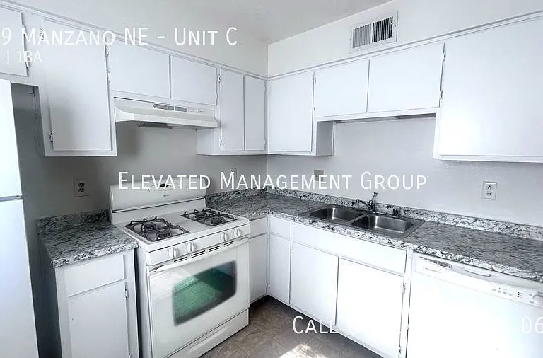 149 Manzano St NE #C — Photo 2