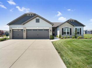 701 Palisades Dr, Saint Charles, MO 63301