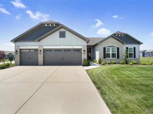 701 Palisades Dr, Saint Charles, MO 63301