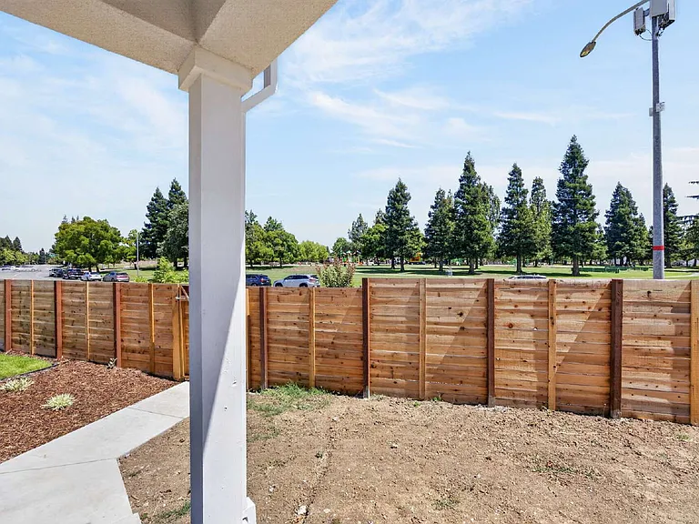 6525 Jacinto Ave — Photo 4
