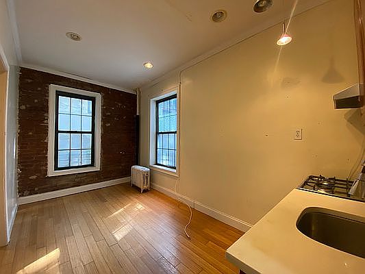1st image of 552 Lincoln Pl APT B