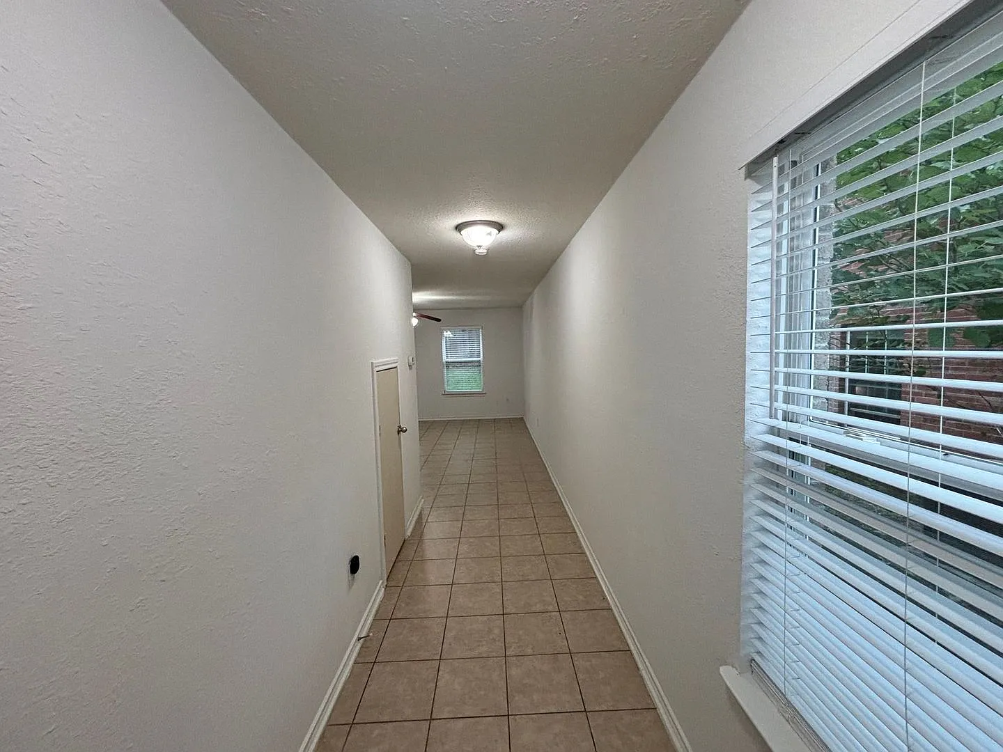 Spacious 2-Story Duplex With Private Fenced Yard — Photo 4